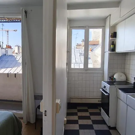 2 Pieces, Proche De Notre-dame De * Paryż