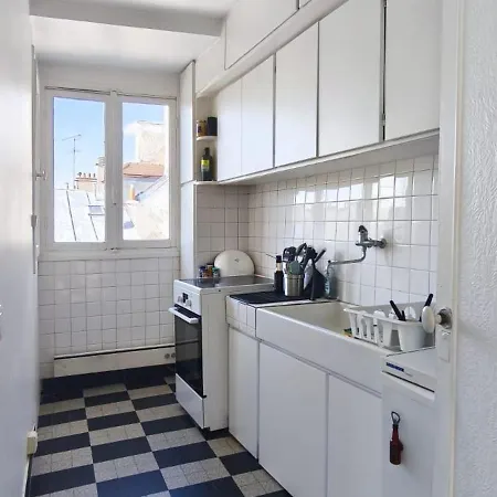 2 Pieces, Proche De Notre-dame De